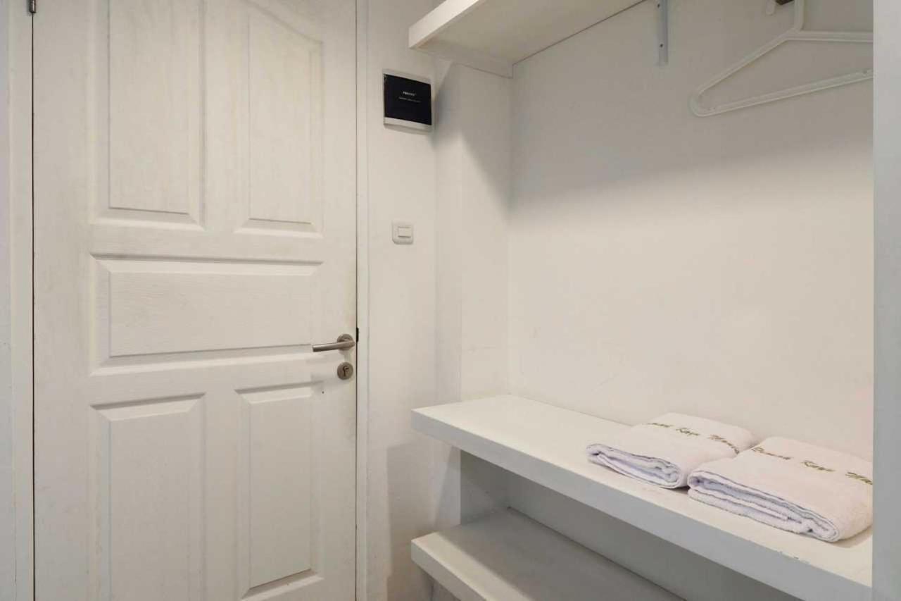 Hotel Rumah Kayu Manis Bintaro